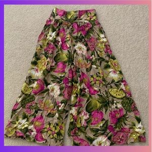 Floral pants 🤩